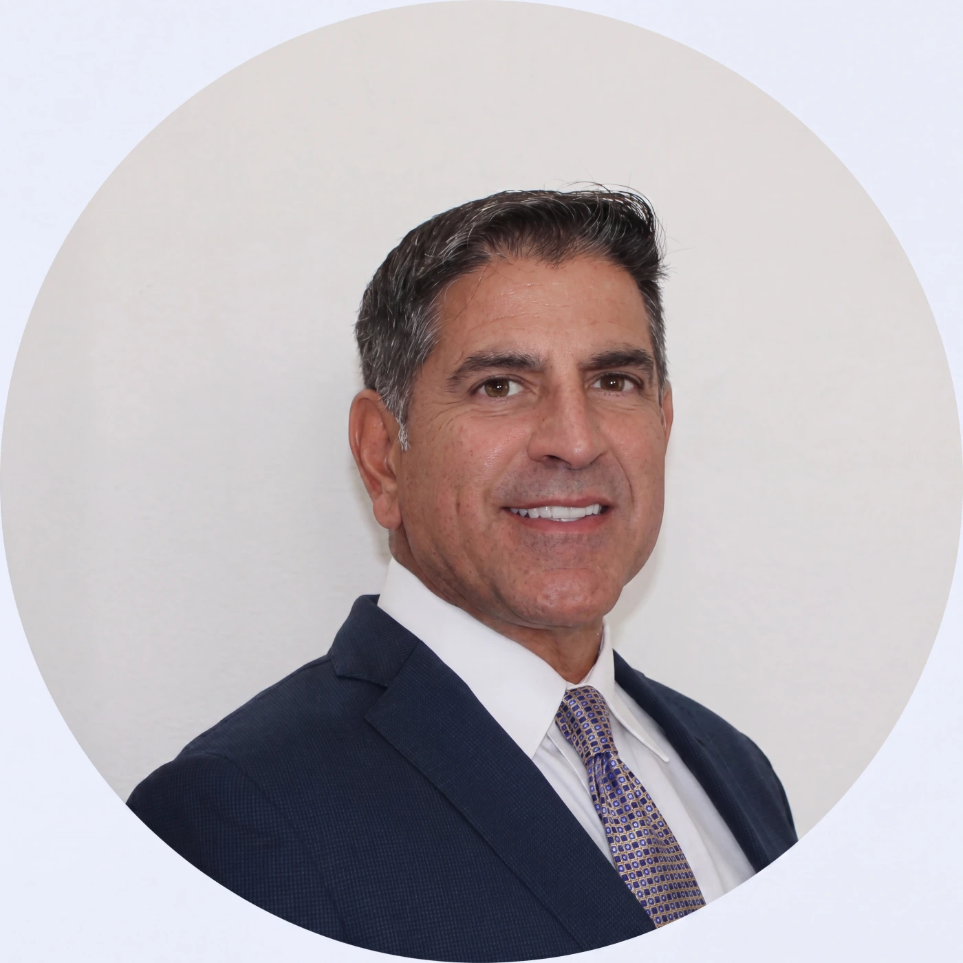 Eddie Hernandez, Agent