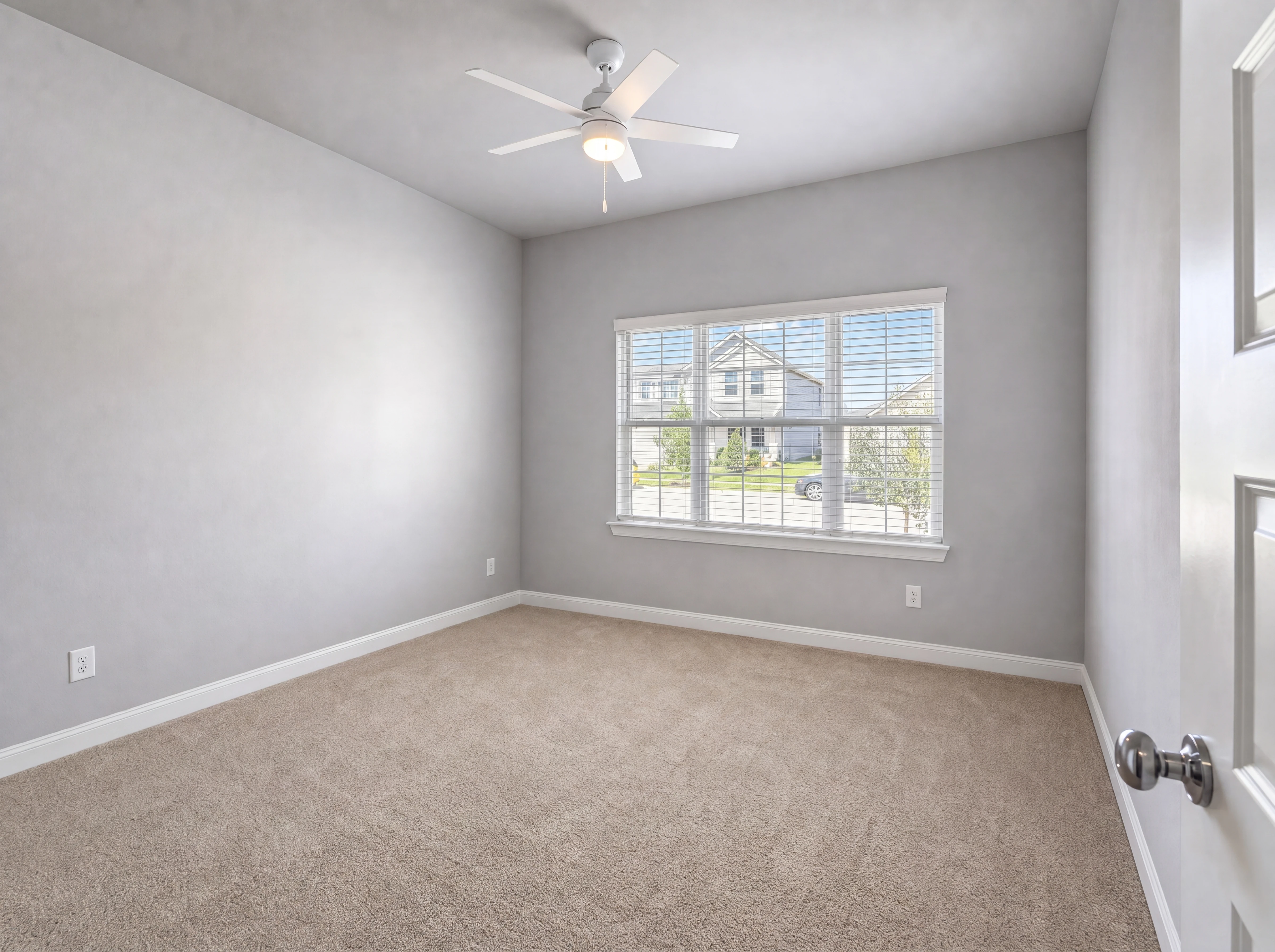 Second downstairs bedroom